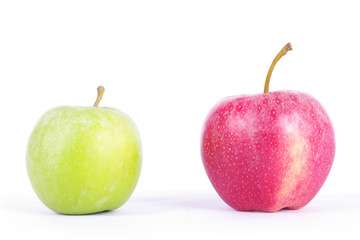 Apfel freigestellt vor weißem Hintergrund