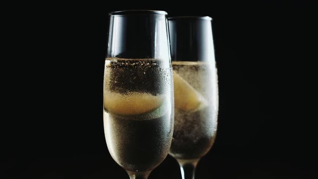 Glasses filled with champ with a piece of lime