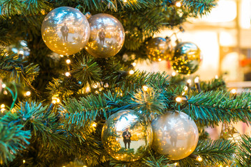 Obraz na płótnie Canvas Photographer reflected in golden Christmas balls