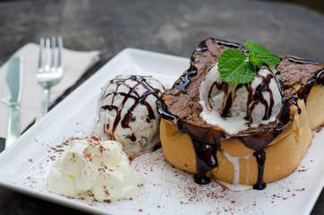 toast bread and ice cream