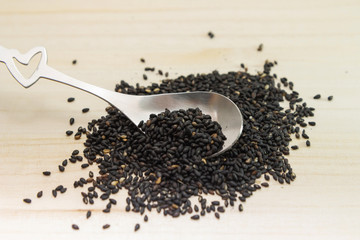 lap the  black sesame by spoon