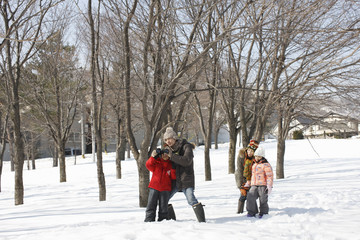 Fototapeta na wymiar Family watching in the snowfield