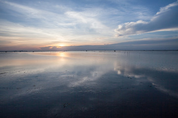 Obraz premium Beautiful sunset on the beach