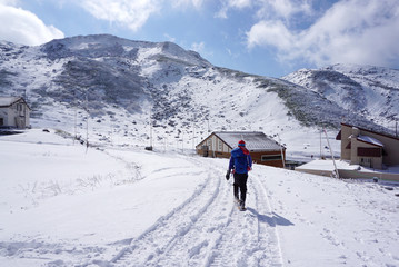 Fototapeta na wymiar Midagahara field in November with snow mountain background