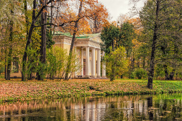 Fototapeta na wymiar Concert Hall in the Catherine park in Tsarskoye Selo (Pushkin) in autumn.