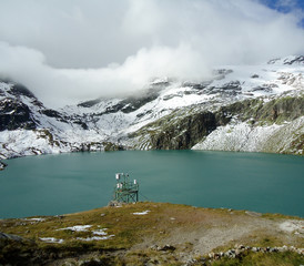 Górskie jezioro w alpach