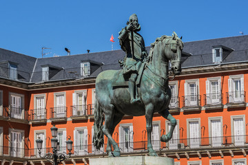 Fototapeta premium Pomnik króla Philipsa III (1616). Plaza Mayor w Madrycie, Hiszpania.