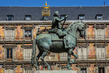 Fototapeta na wymiar Statue of King Philips III (1616). Plaza Mayor in Madrid, Spain.