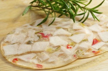 Hähnchenbrust in Aspik