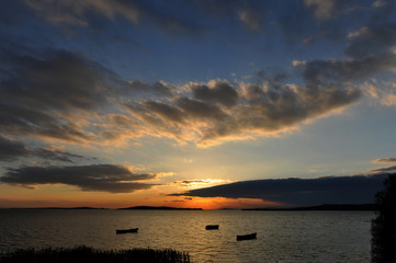 Obraz premium beautiful lake with sunset