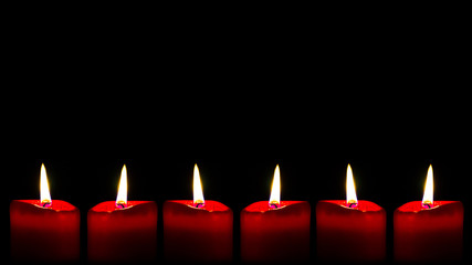 Rote Kerzen, Feuer und Flamme