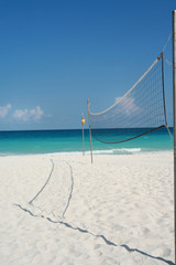 filet de volley sur une belle plage