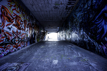 Graffitis in einer Unterführung