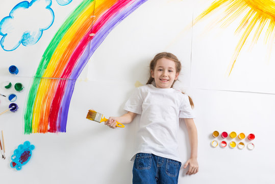 kid painting rainbow