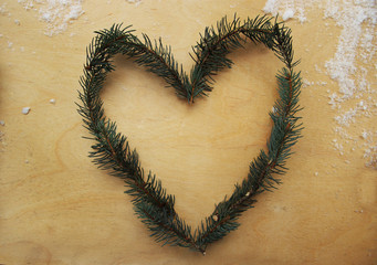 Сердце с веток сосны © dyageleva