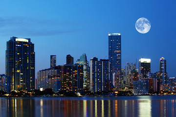 Fototapeta na wymiar Rising moon over Miami, Florida