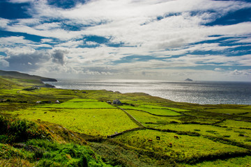 Malerische Landschaft an der Küste von Irland