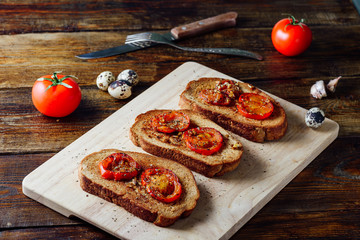 Three Toasts with Tomatoes