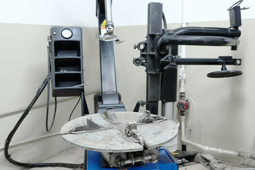 The image of a tire fitting machine