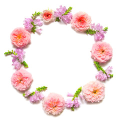 Obraz na płótnie Canvas Wreath with leaves and flowers of pink roses isolated on white b