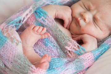Новорожденный спящий ребенок