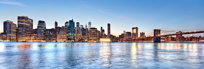 Fototapeta na wymiar New York City Manhattan skyline and cityscape at twilight with Brooklyn Bridge