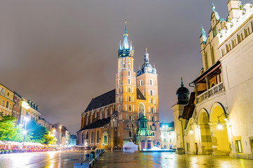 Fototapeta premium View of St Mary's Basilica and Krakow old town