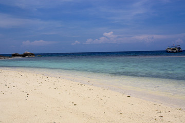 Fototapeta na wymiar tropical beach with both in samui Thailand