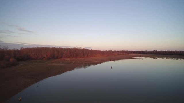 survol de berges aux couleurs de l'automne