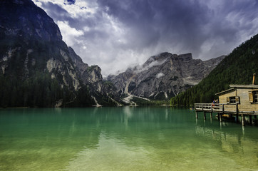 Fototapeta na wymiar Lago di Braies; Dolomiti