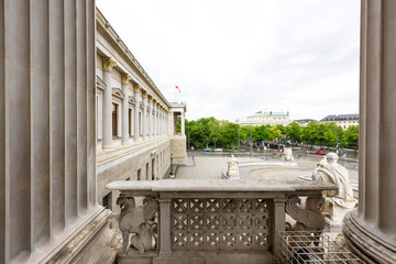 Photo view on ringstrasse street from the historic building of the austrian parliament in vienna