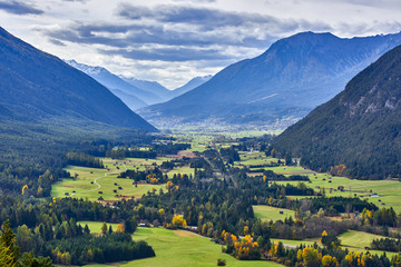 Fototapeta na wymiar Autumn in the alps, Austria around the village Nassereith