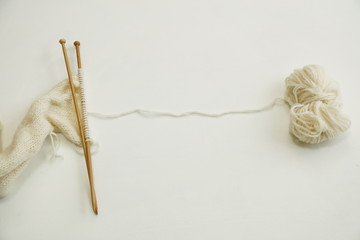 白い毛糸の編み物
