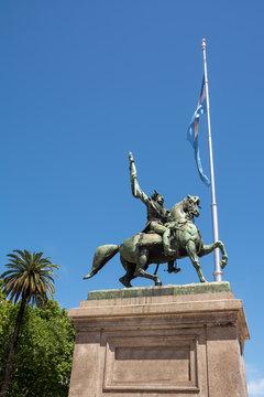 sculpture of General Belgrano