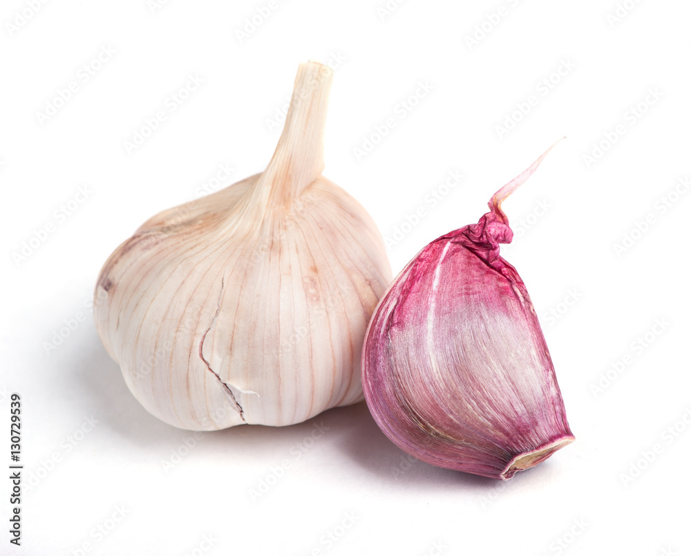 Wall mural Garlic isolated on white