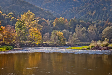 Słoneczny jesienny dzień w górskim mieście Muszyna. Polish mountain landscape   © rogozinski