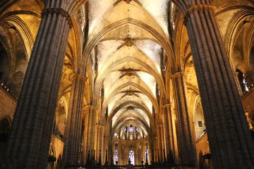 Innenraum der Kathedrale des Heiligen Kreuzes und der Heiligen Eulalia in Barcelona © Bentor