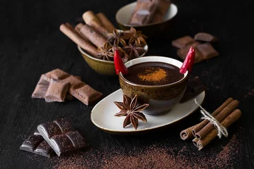 Photo sur Aluminium Chocolat Cup of hot chocolate with chili pepper on dark wooden background