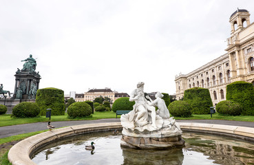 Obraz premium Photo beautiful view of famous naturhistorisches natural history museum with park and sculpture at fountain