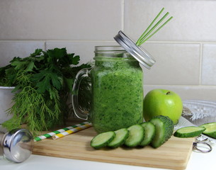 смузи овощной с зеленым яблоком