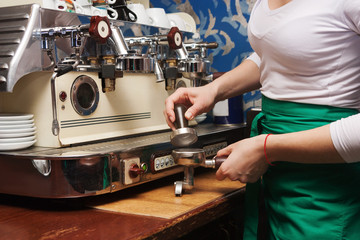 barista woman preparing coffee