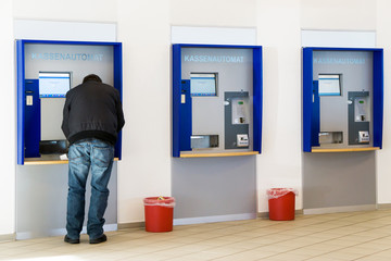 Kassenautomat beim Straßenverkehrsamt / Kfz-Zulassung bezahlen