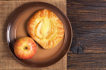 Bun with apple