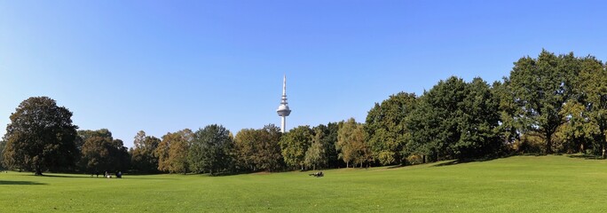 Luisenpark in Mannheim, im Hintergrund der Fernmeldeturm  (Luisenpark in Mannheim, in the Background the communication Tower) © U. J. Alexander