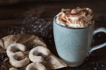 Heiße Schokolade mit Sahne