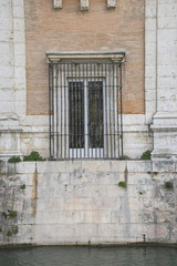 Fototapeta na wymiar Old window, Fountains and gardens of the palace of Aranjuez in M