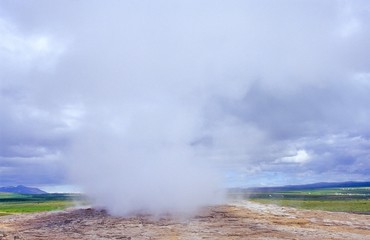 Großer Geysir, Stóri Geysir, Springquelle, kleiner Ausbruch, Heißwassertal Haukadalur, Suðurland, Island, Europa 
