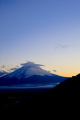 三つ峠からの黄昏の富士山