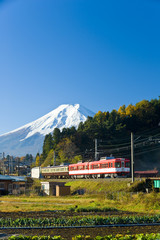 Fototapeta na wymiar 富士急行線と富士山