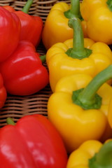赤と黄のパプリカ
